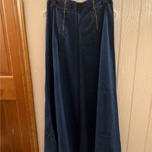 Vintage flowy denim skirt